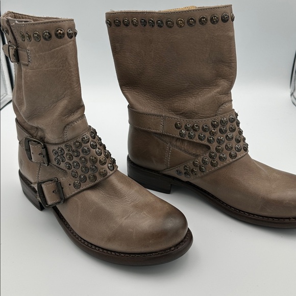 Frye Jenna Studded Short Leather Boots Grey Taupe Sz7 - Picture 1 of 11